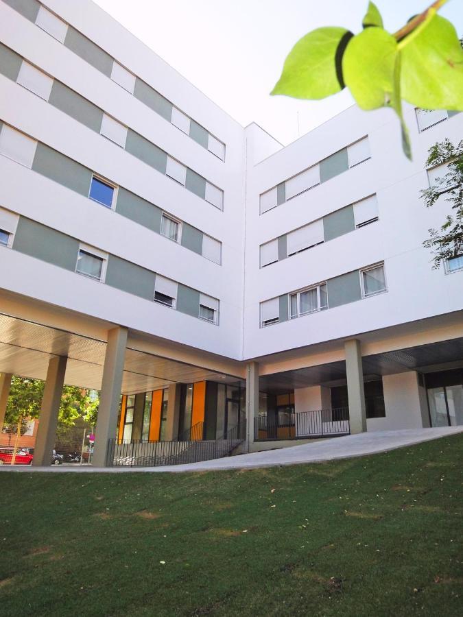 Alojamientos Universitarios Resa Hipatia Terrassa Kültér fotó